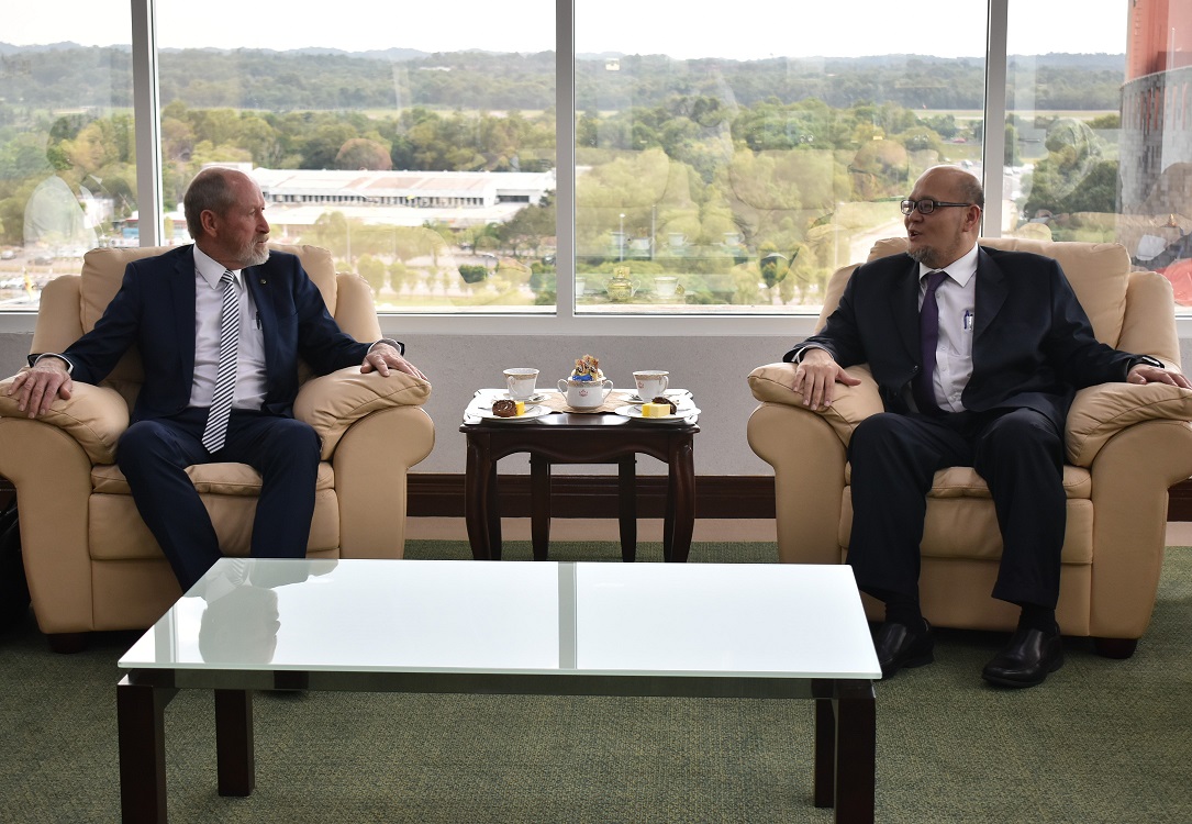 COURTESY CALL FROM AUSIE PARLIAMENT.jpg
